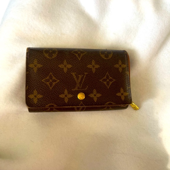 Louis Vuitton Tri fold wallet with zipper and button closure. Vintage, authentic - Picture 1 of 7